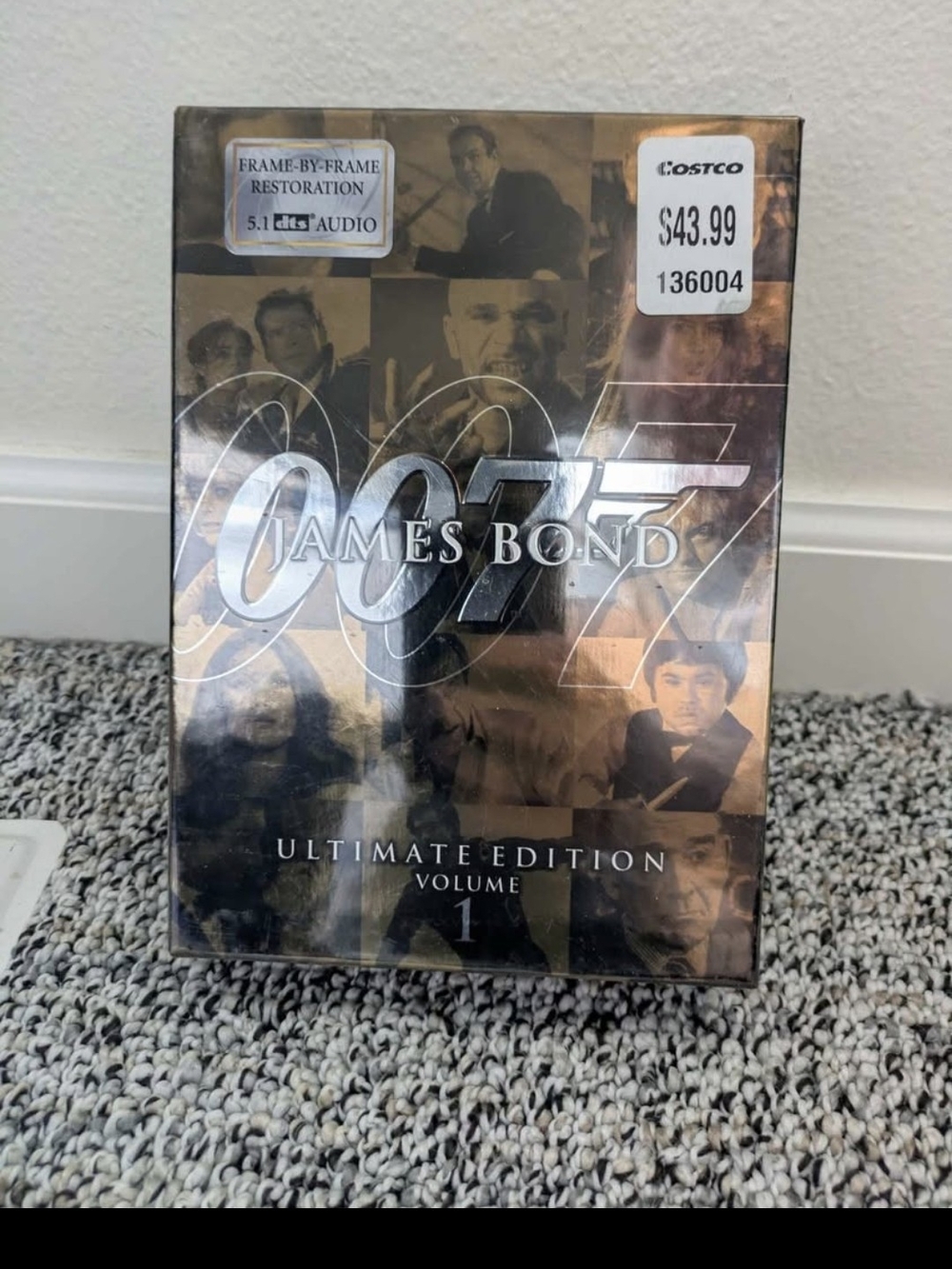 007 James Bond Ultimate Edition Volume 1 - Gold/Black Collector Box